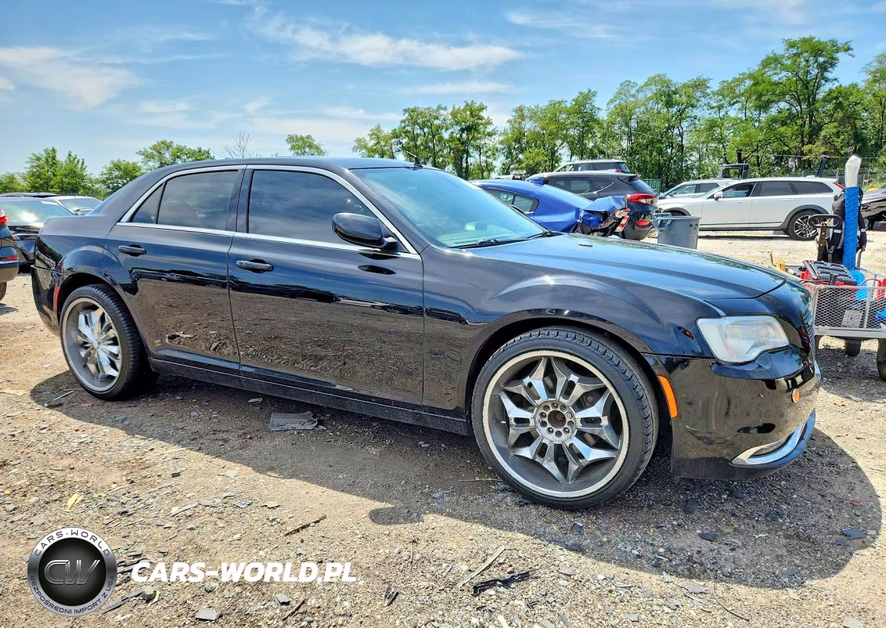 2015 Chrysler 300 Limited VIN:2C3CCARG1FH923221 - 4