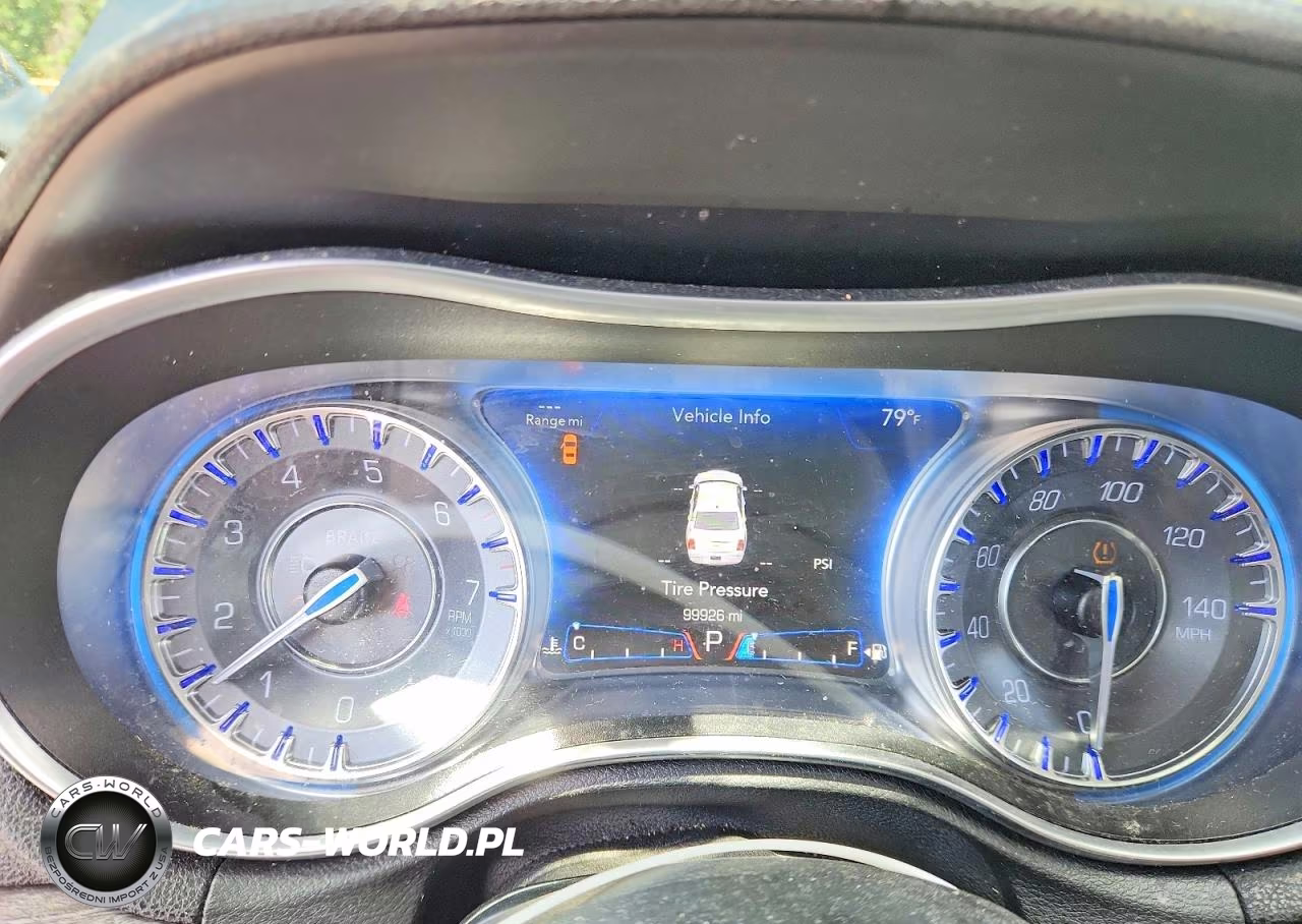 2015 Chrysler 300 Limited VIN:2C3CCARG1FH923221 - 9