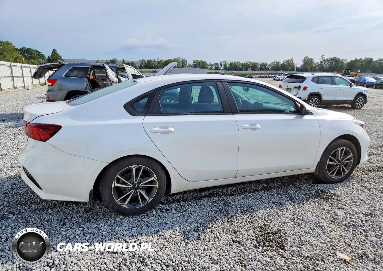 2023 Kia Forte Lxs VIN:3KPF24AD1PE613534 - 3