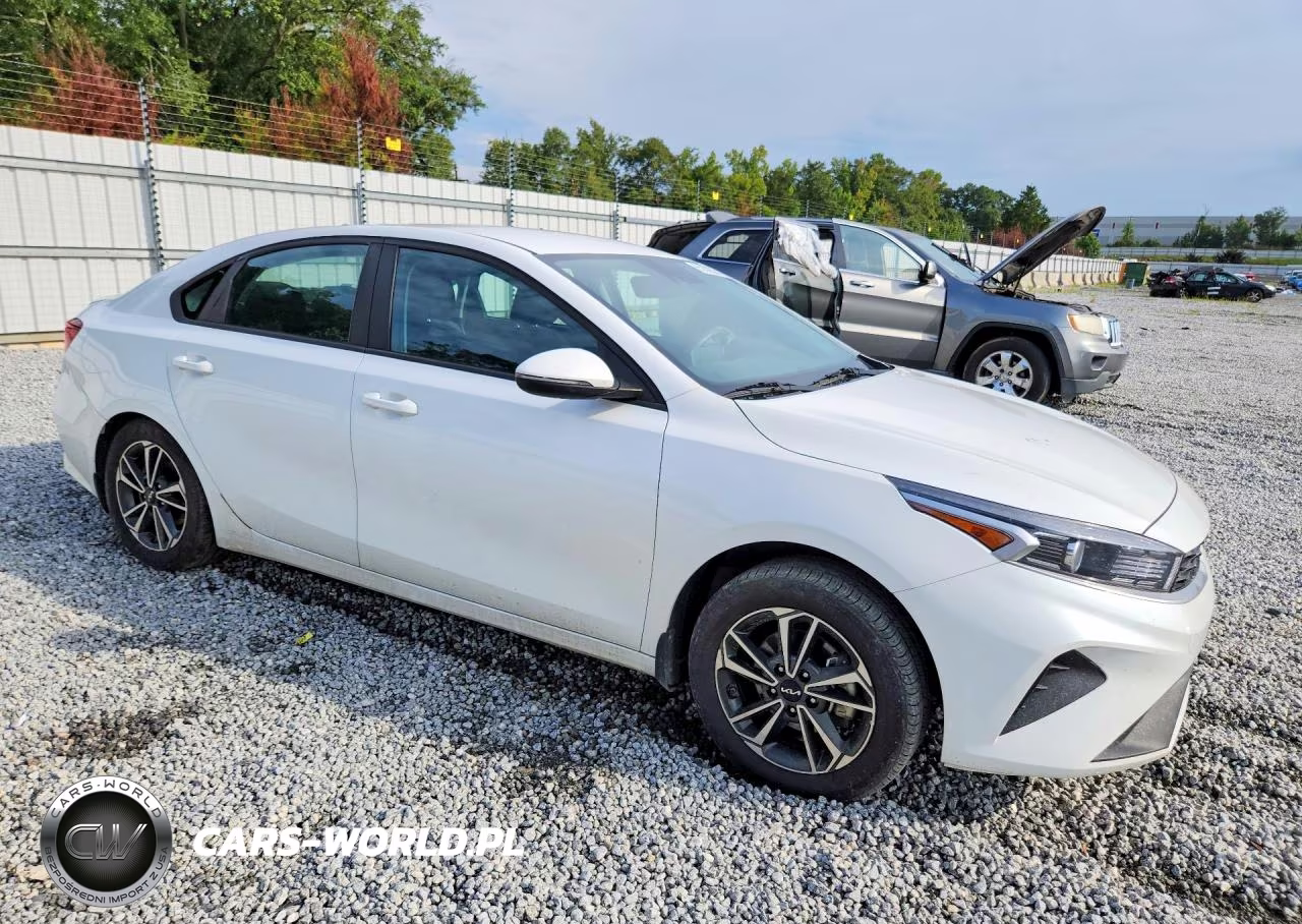 2023 Kia Forte Lxs VIN:3KPF24AD1PE613534 - 4