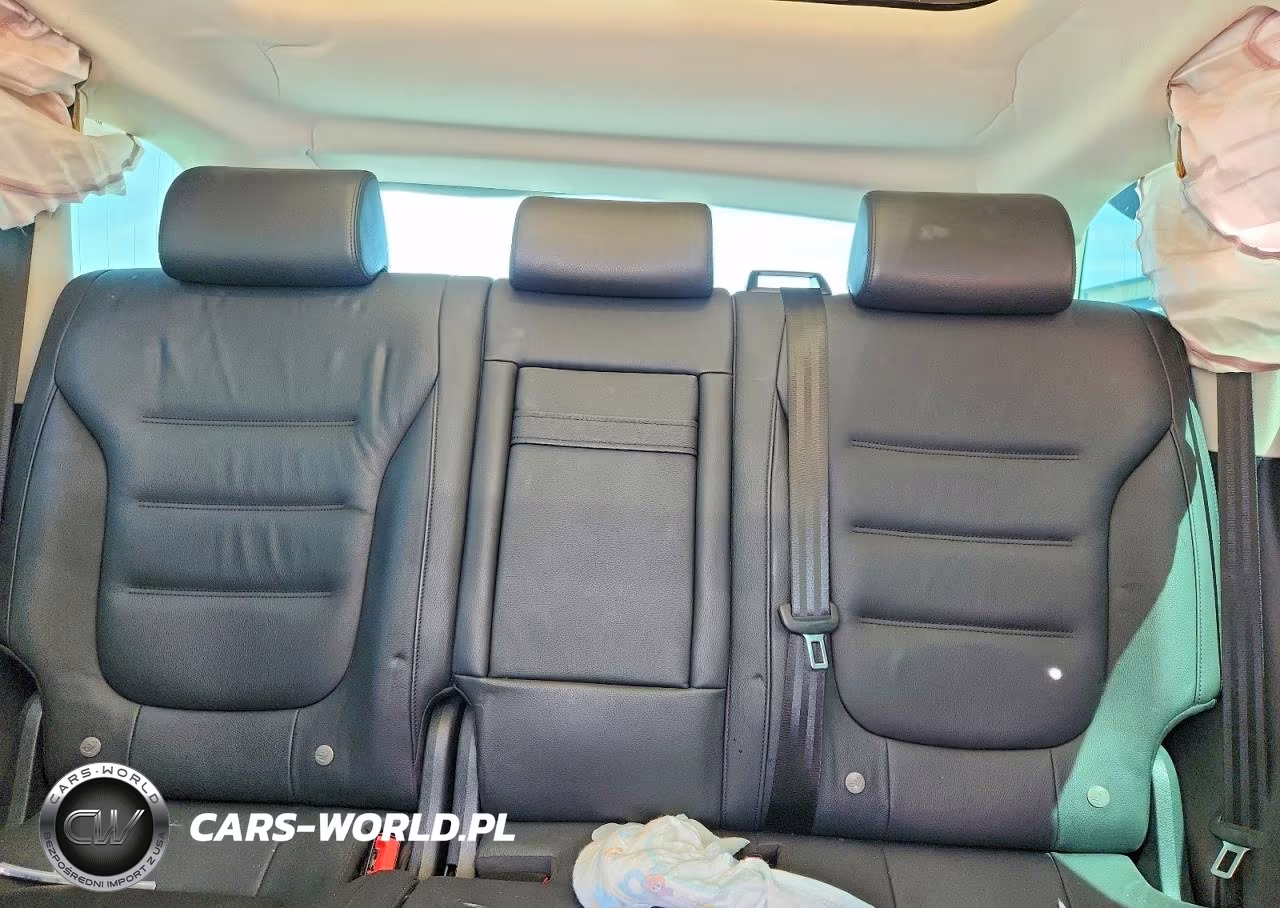 2016 Volkswagen Touareg Sport VIN:WVGEF9BP7GD010493 - 10