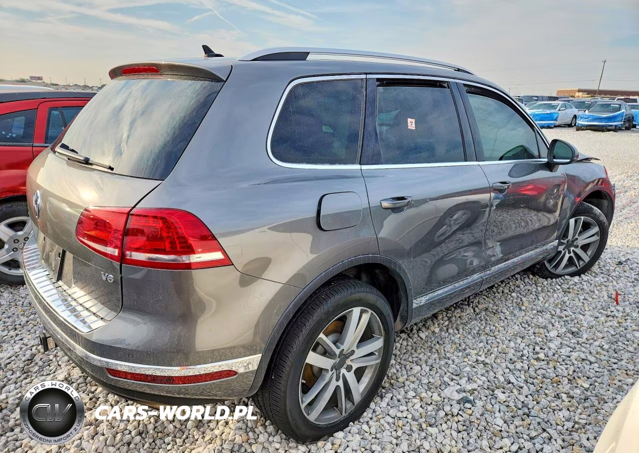 2016 Volkswagen Touareg Sport VIN:WVGEF9BP7GD010493 - 3