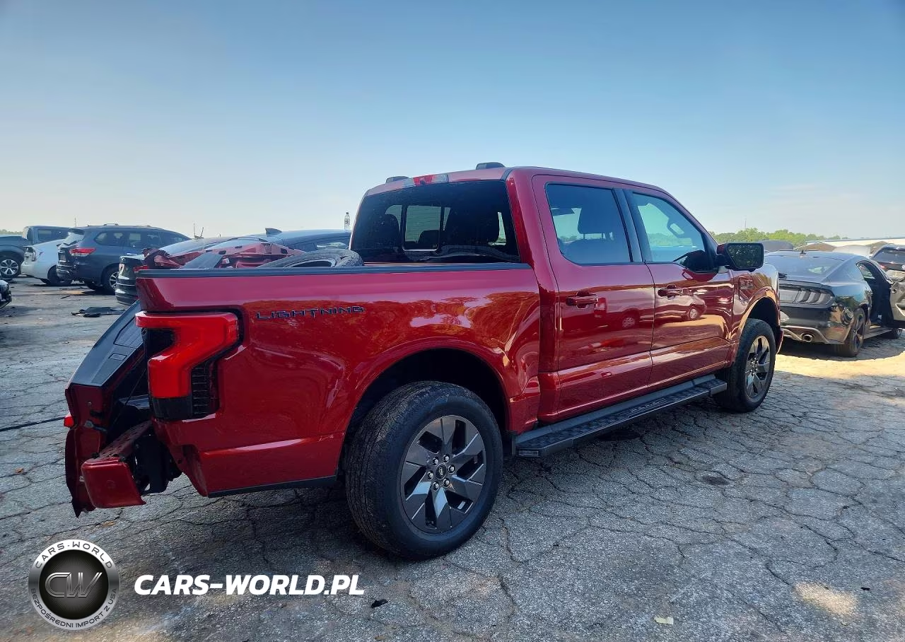 2023 Ford F150 Lightning Pro VIN:1FTVW1EV9PWG07200 - 3