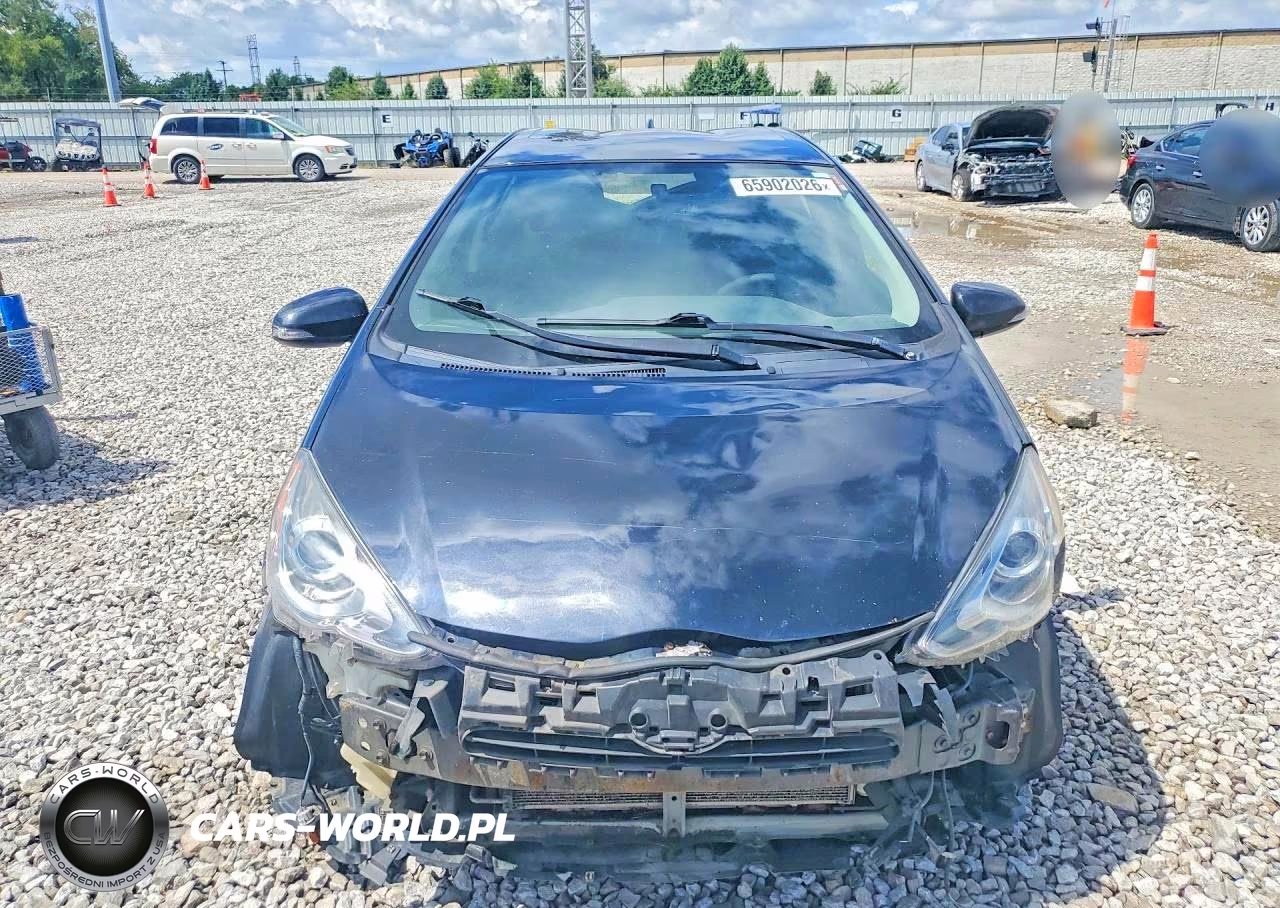 2016 Toyota Prius C Two VIN:JTDKDTB31G1124708 - 5