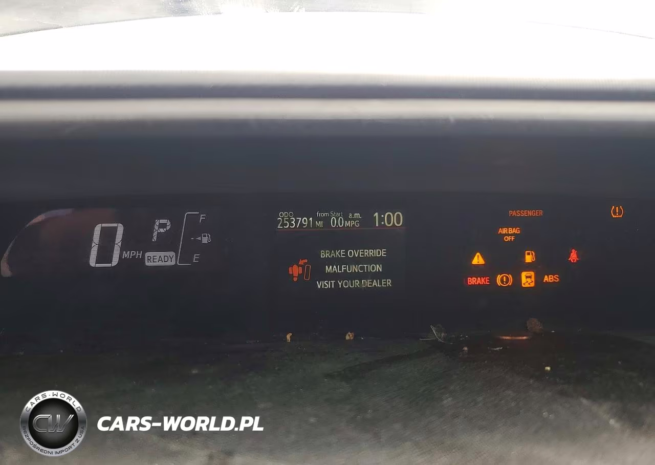2016 Toyota Prius C Two VIN:JTDKDTB31G1124708 - 9