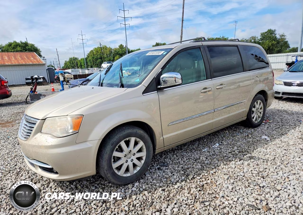 2013 Chrysler Town & Country Touring – zdjęcie 1 z 13