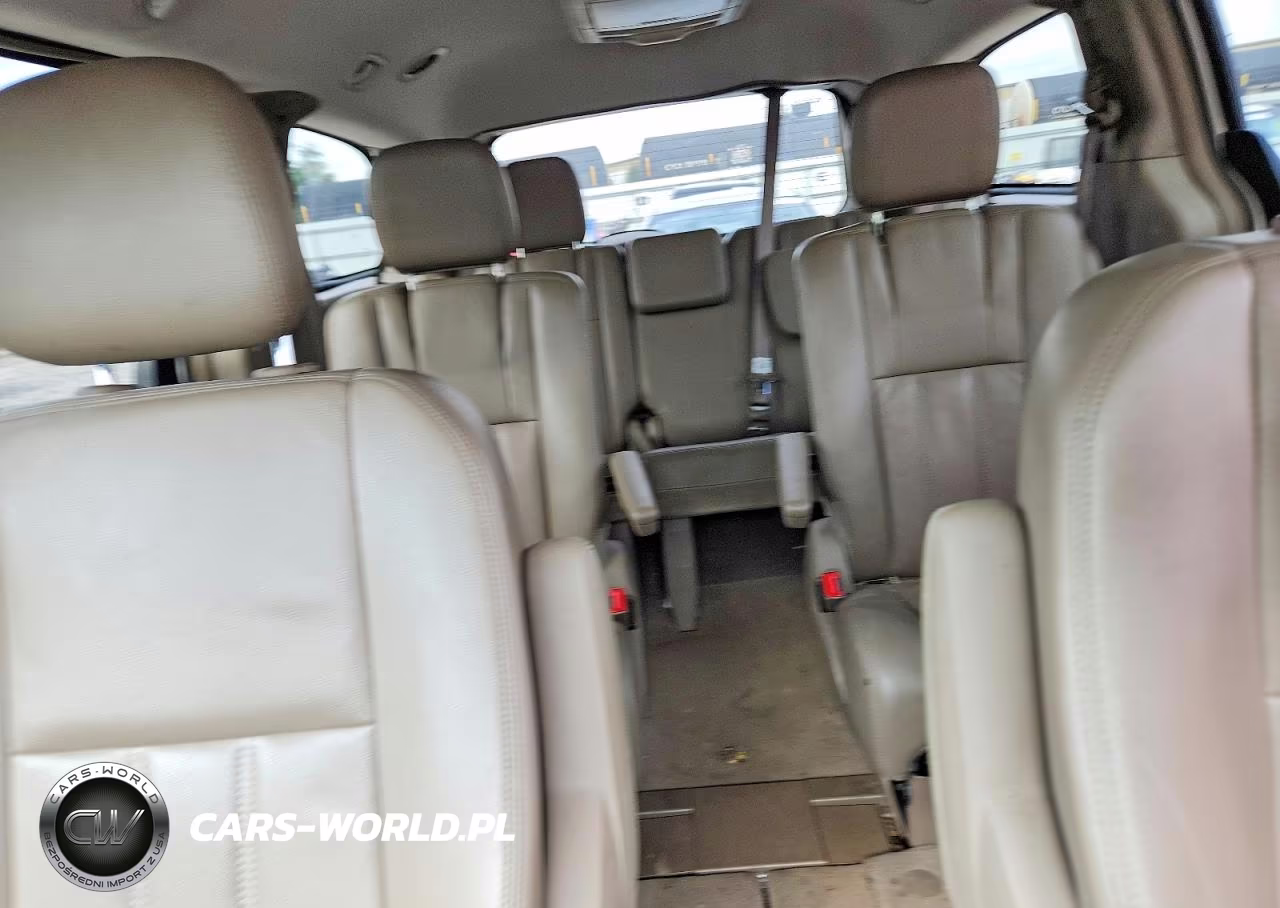2013 Chrysler Town & Country Touring VIN:2C4RC1BG7DR625280 - 10