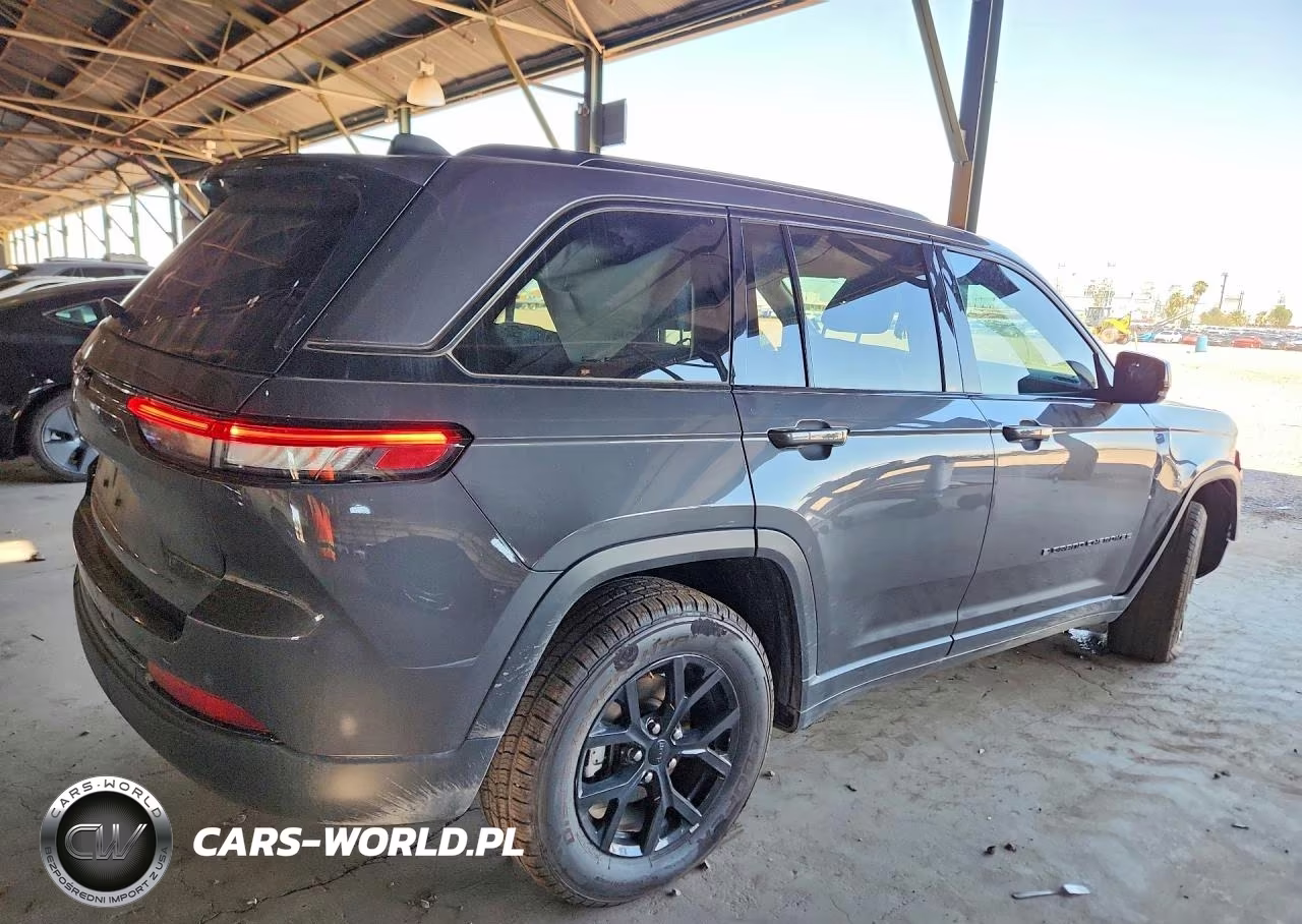 2024 Jeep Grand Cherokee Laredo VIN:1C4RJGAG0R8606311 - 3