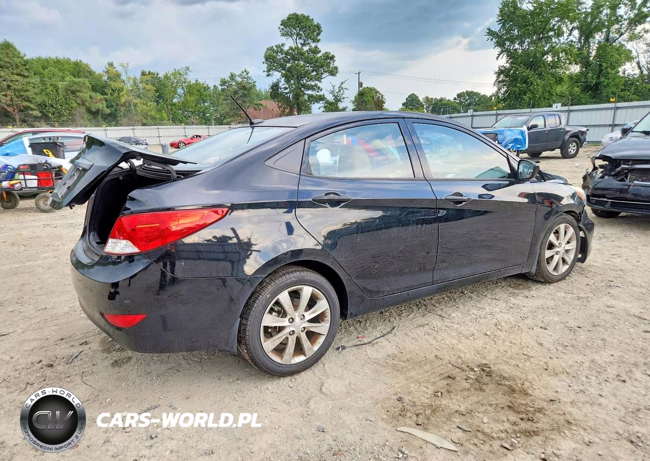 2012 Hyundai Accent VIN:KMHCU4AE6CU180774 - 3