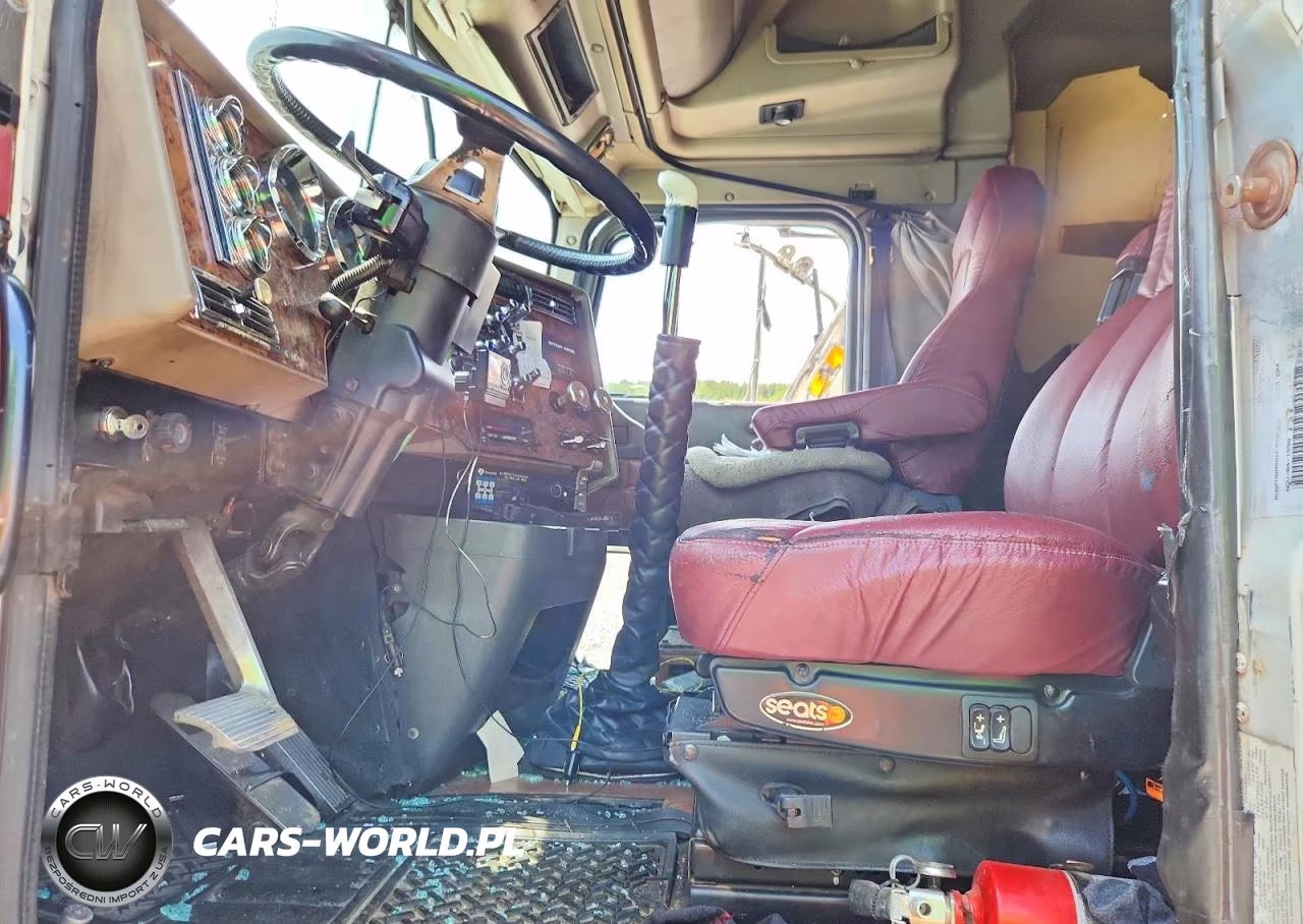1999 International 9400 Semi Truck VIN:2HSFHAMR9XC079583 - 7