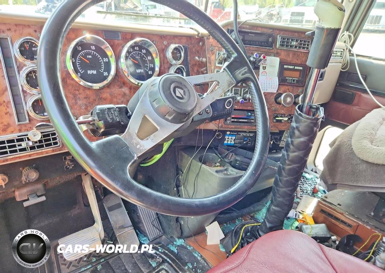 1999 International 9400 Semi Truck VIN:2HSFHAMR9XC079583 - 8
