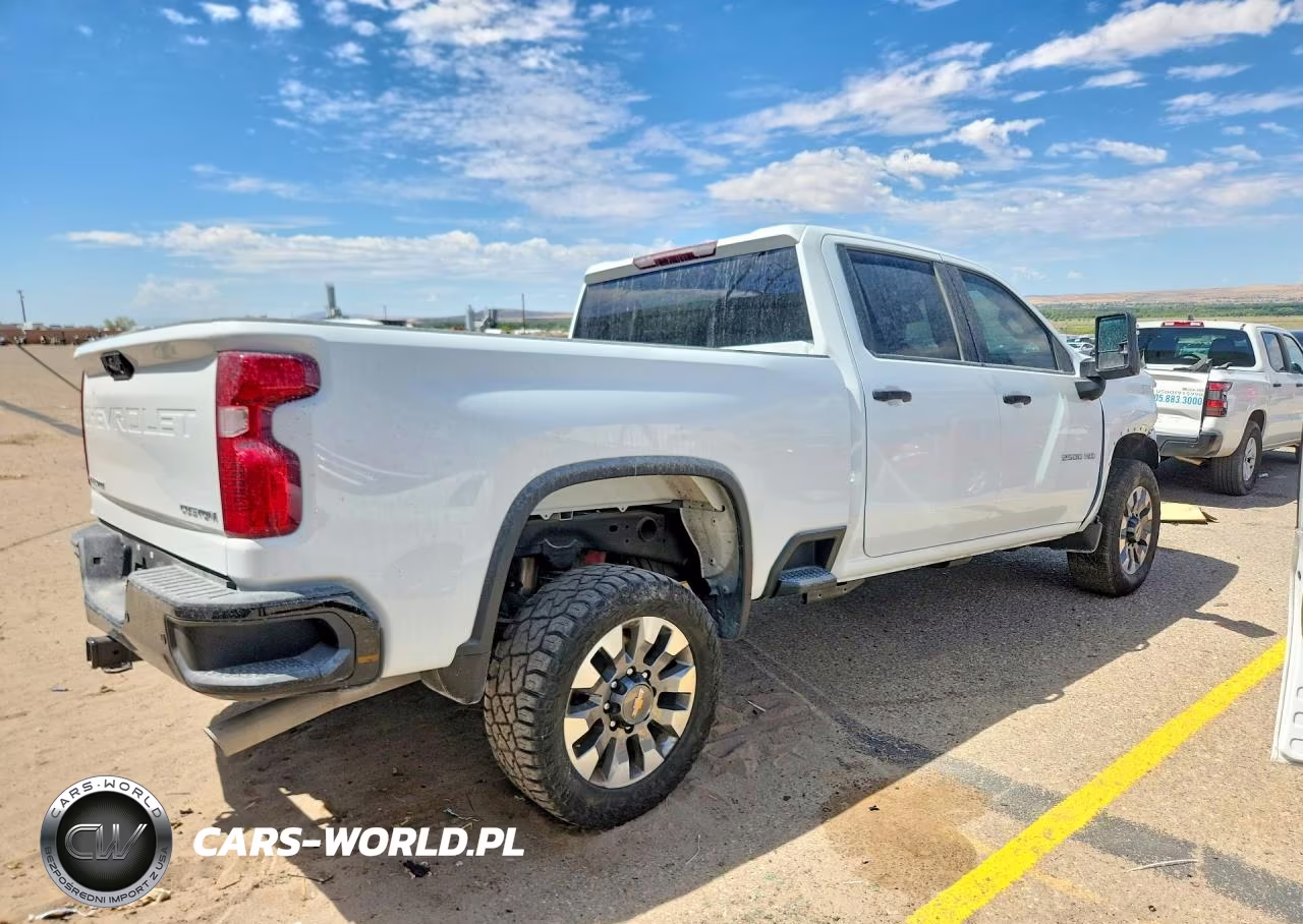 2025 Chevrolet Silverado C2500 Heavy Duty VIN:1GC4KME79SF366290 - 3