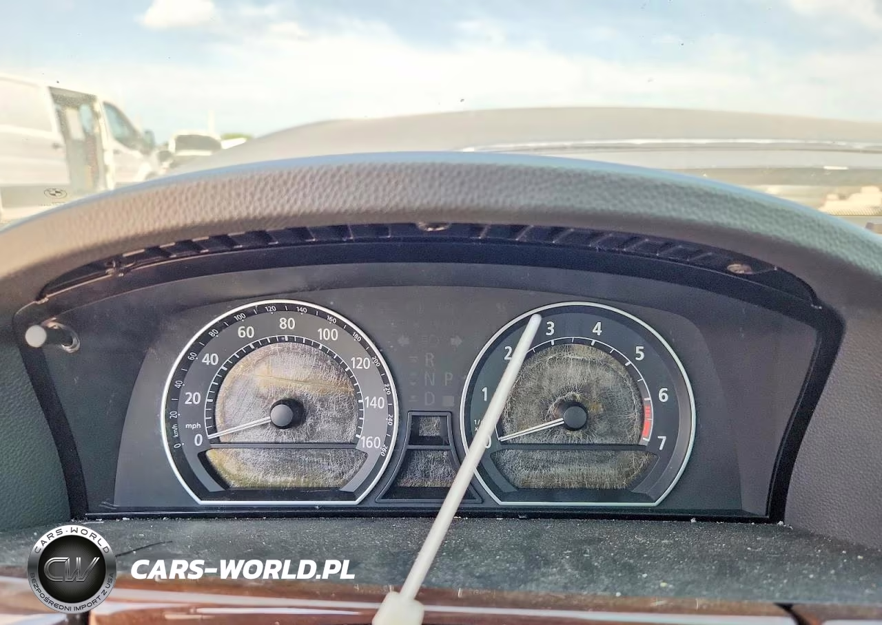 2006 BMW 750 Li VIN:WBAHN835X6DT26039 - 9