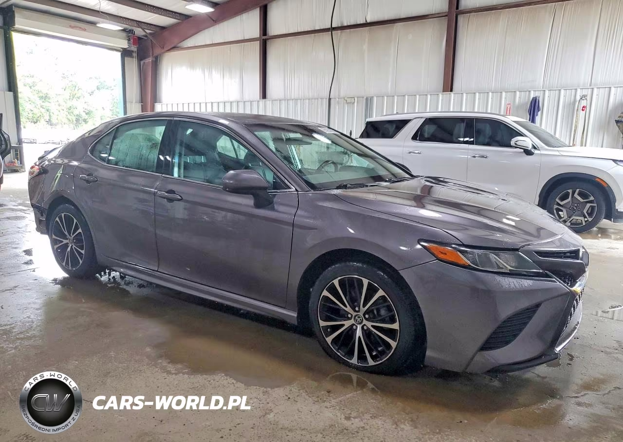2018 Toyota Camry Se VIN:4T1B11HKXJU626713 - 4
