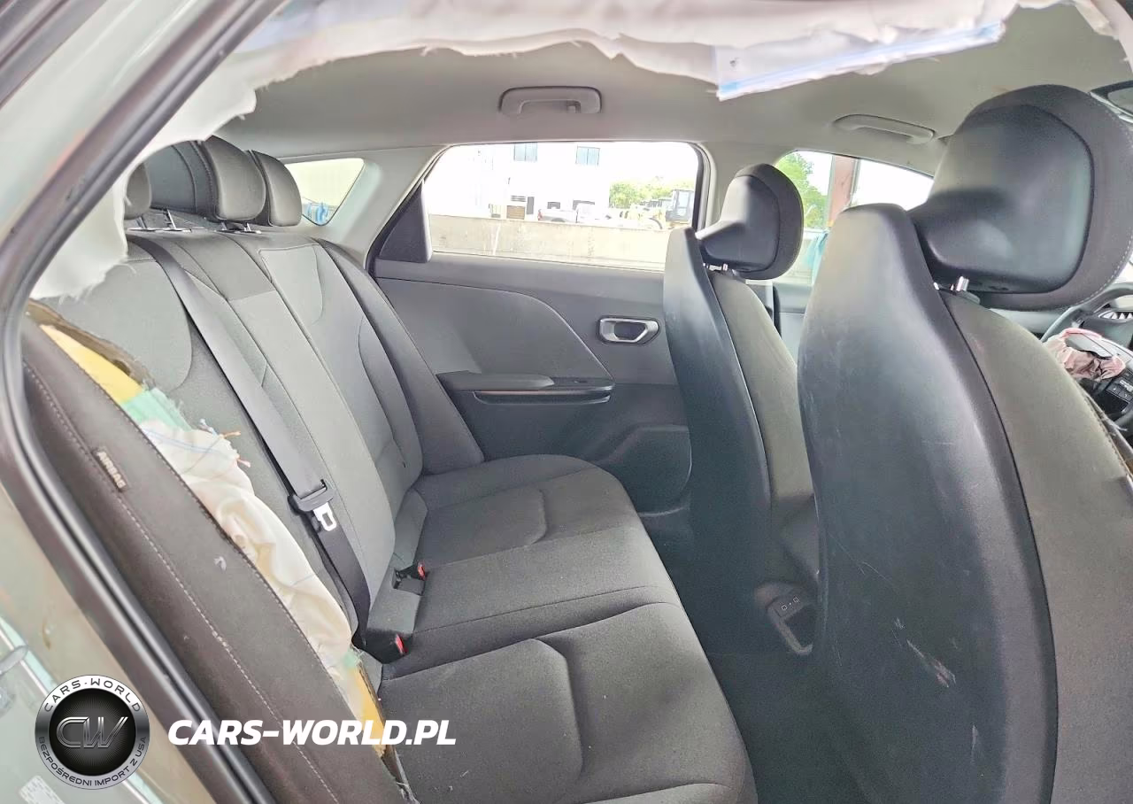 2025 Kia K4 Lxs VIN:3KPFT4DE2SE181756 - 10