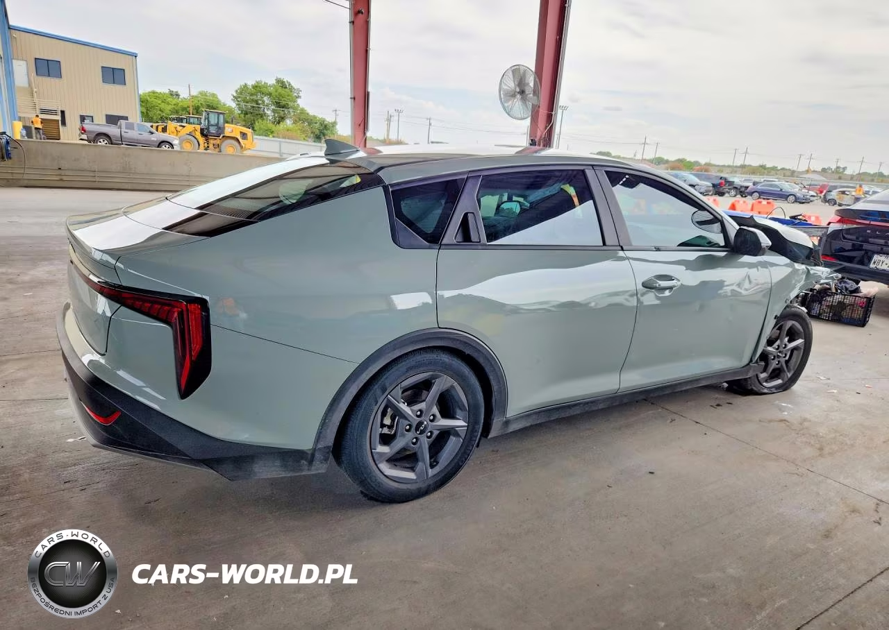 2025 Kia K4 Lxs VIN:3KPFT4DE2SE181756 - 3