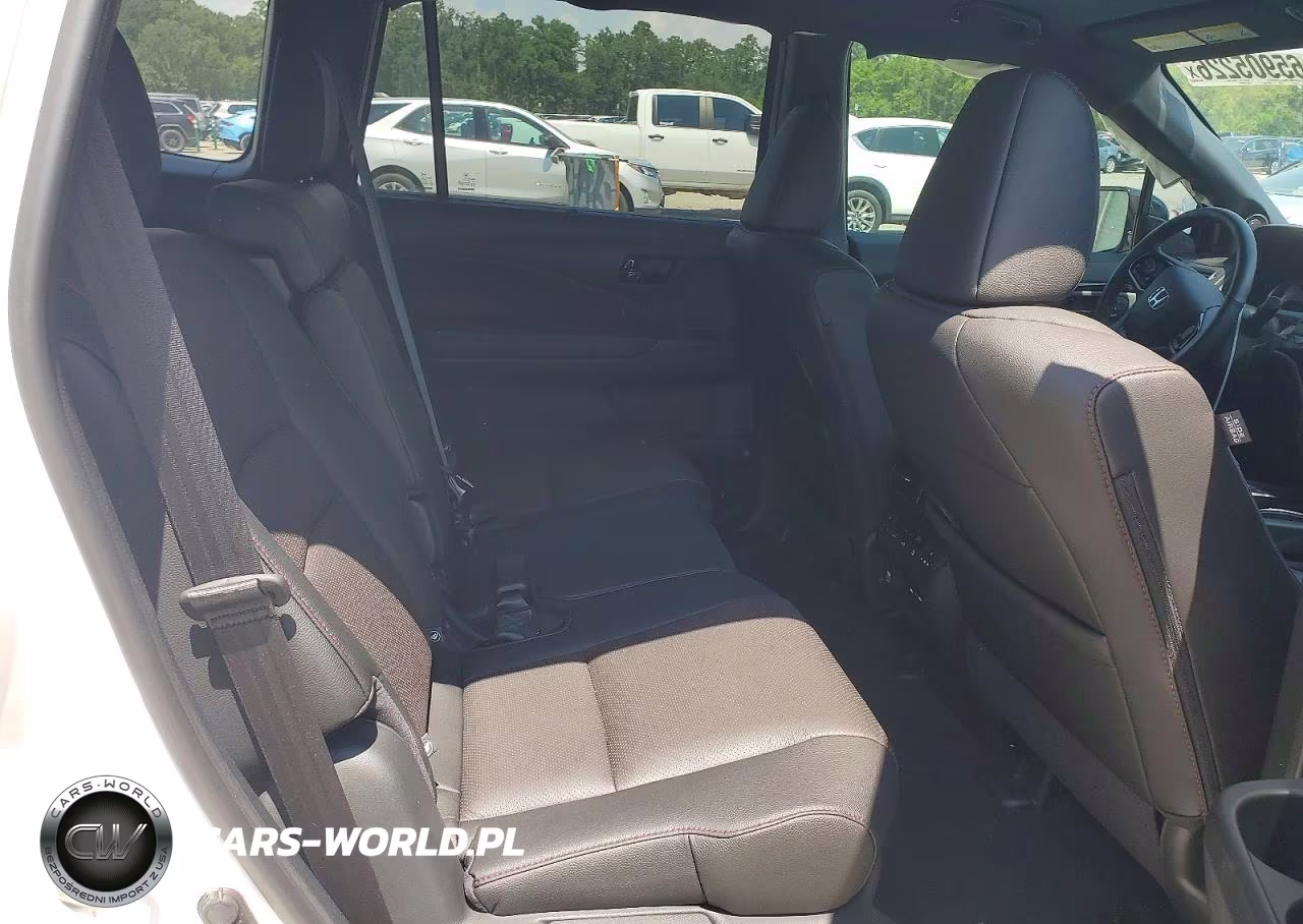2024 Honda Passport Black Edition VIN:5FNYF8H88RB005701 - 11