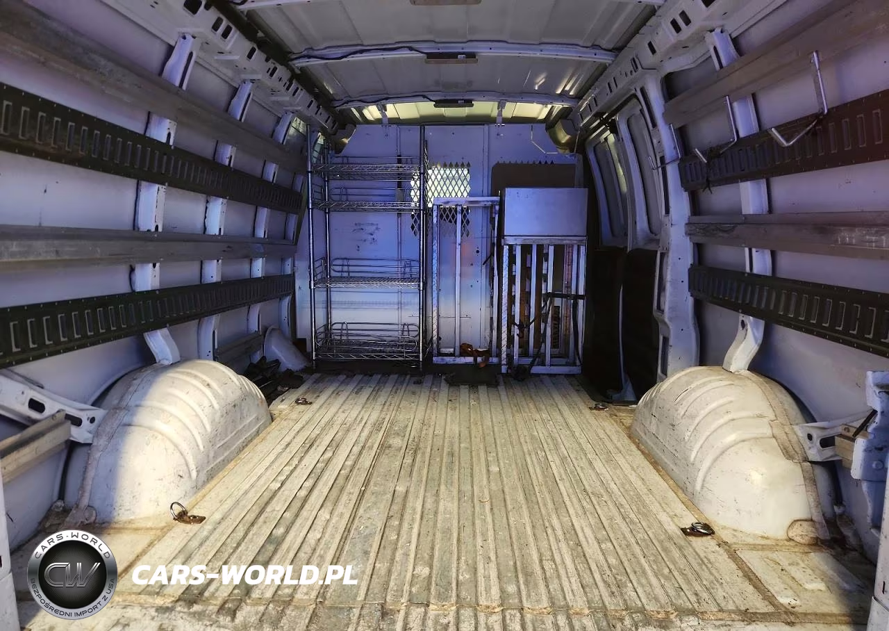 2018 Chevrolet Express 2500 Cargo Delivery Van VIN:1GCWGAFP6J1216625 - 10