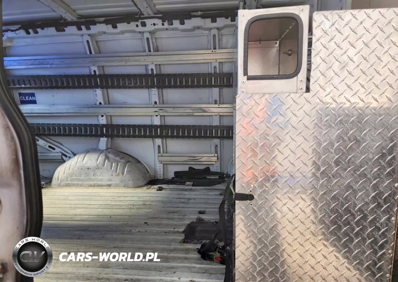 2018 Chevrolet Express 2500 Cargo Delivery Van VIN:1GCWGAFP6J1216625 - 11