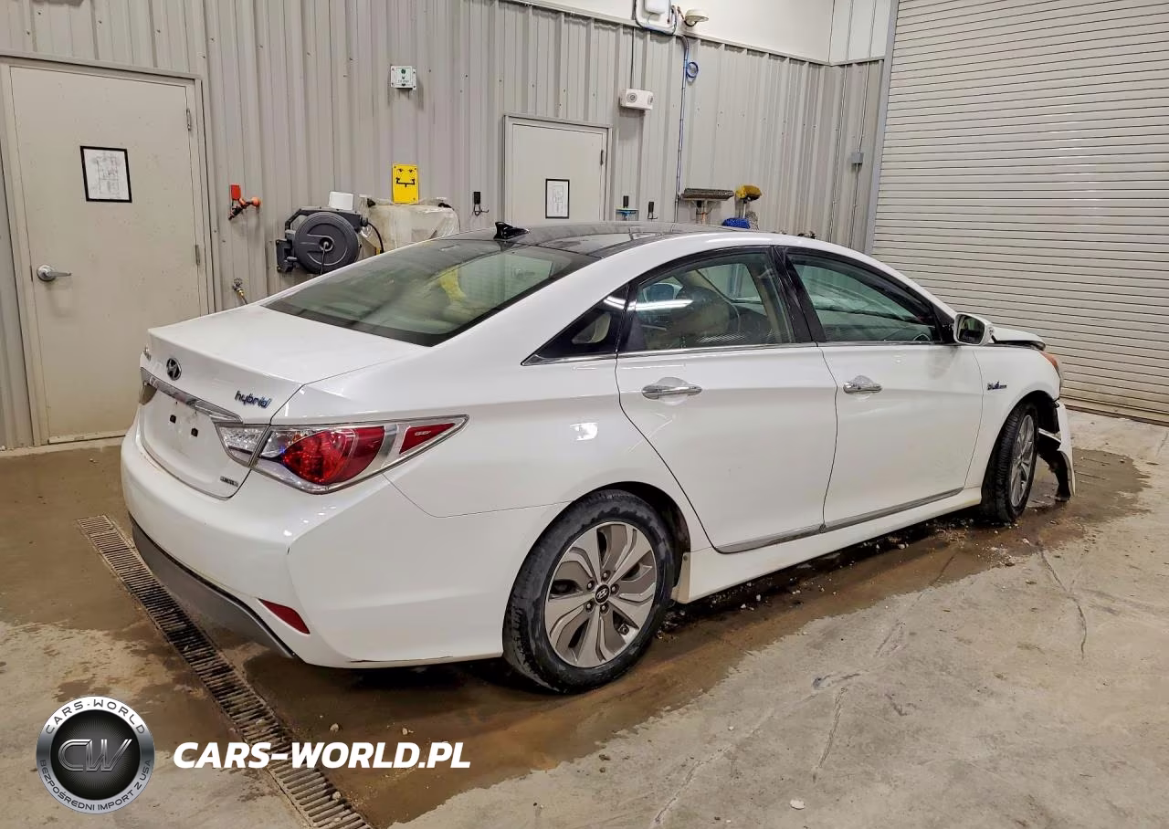 2014 Hyundai Sonata Hybrid VIN:KMHEC4A49EA102514 - 3