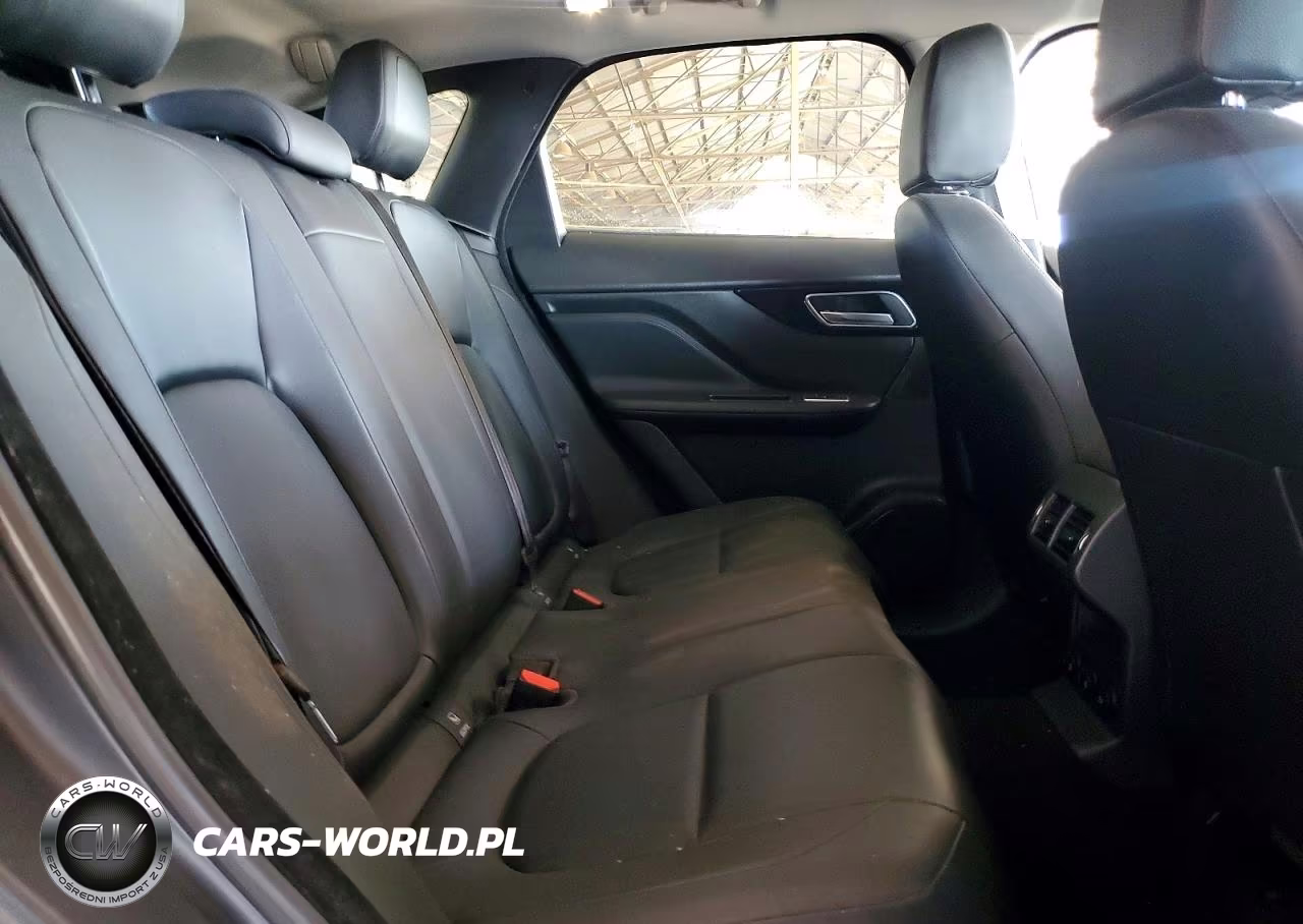 2018 Jaguar F-Pace Premium VIN:SADCJ2FN2JA261199 - 10