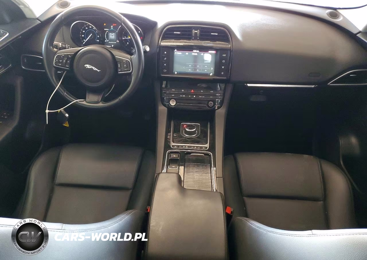 2018 Jaguar F-Pace Premium VIN:SADCJ2FN2JA261199 - 8