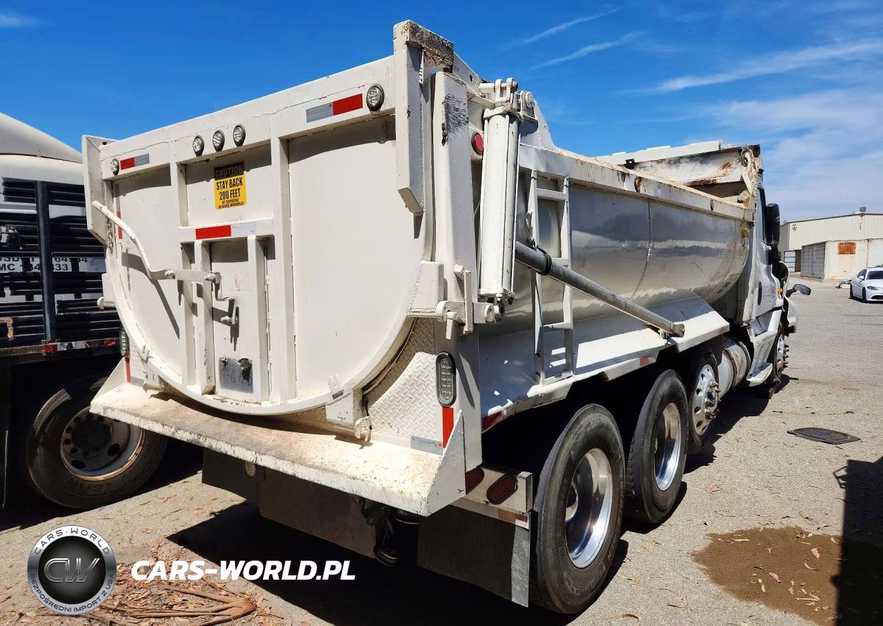 2013 Freightliner Cascadia 125 VIN:3AKJGLBG0DSBU1070 - 3
