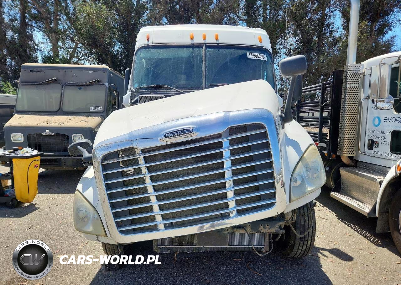 2013 Freightliner Cascadia 125 VIN:3AKJGLBG0DSBU1070 - 5