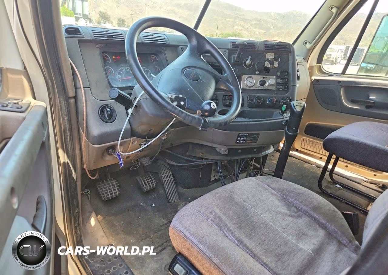 2013 Freightliner Cascadia 125 VIN:3AKJGLBG0DSBU1070 - 8