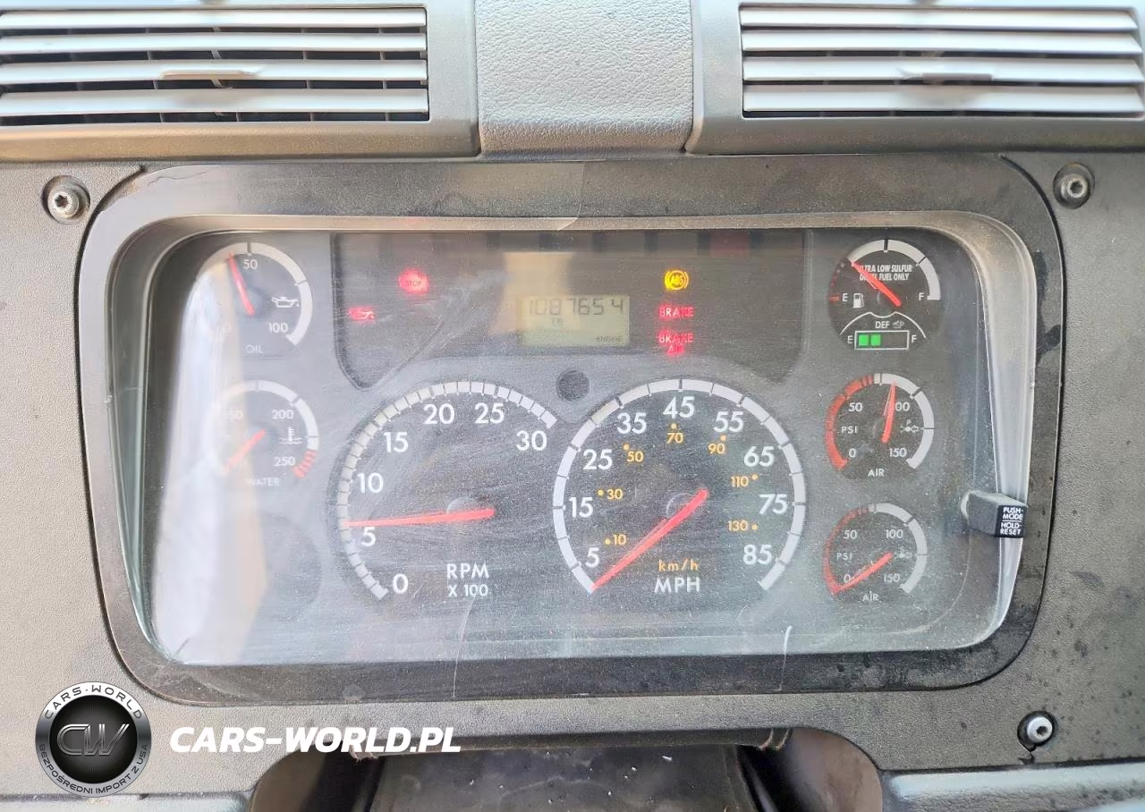 2013 Freightliner Cascadia 125 VIN:3AKJGLBG0DSBU1070 - 9