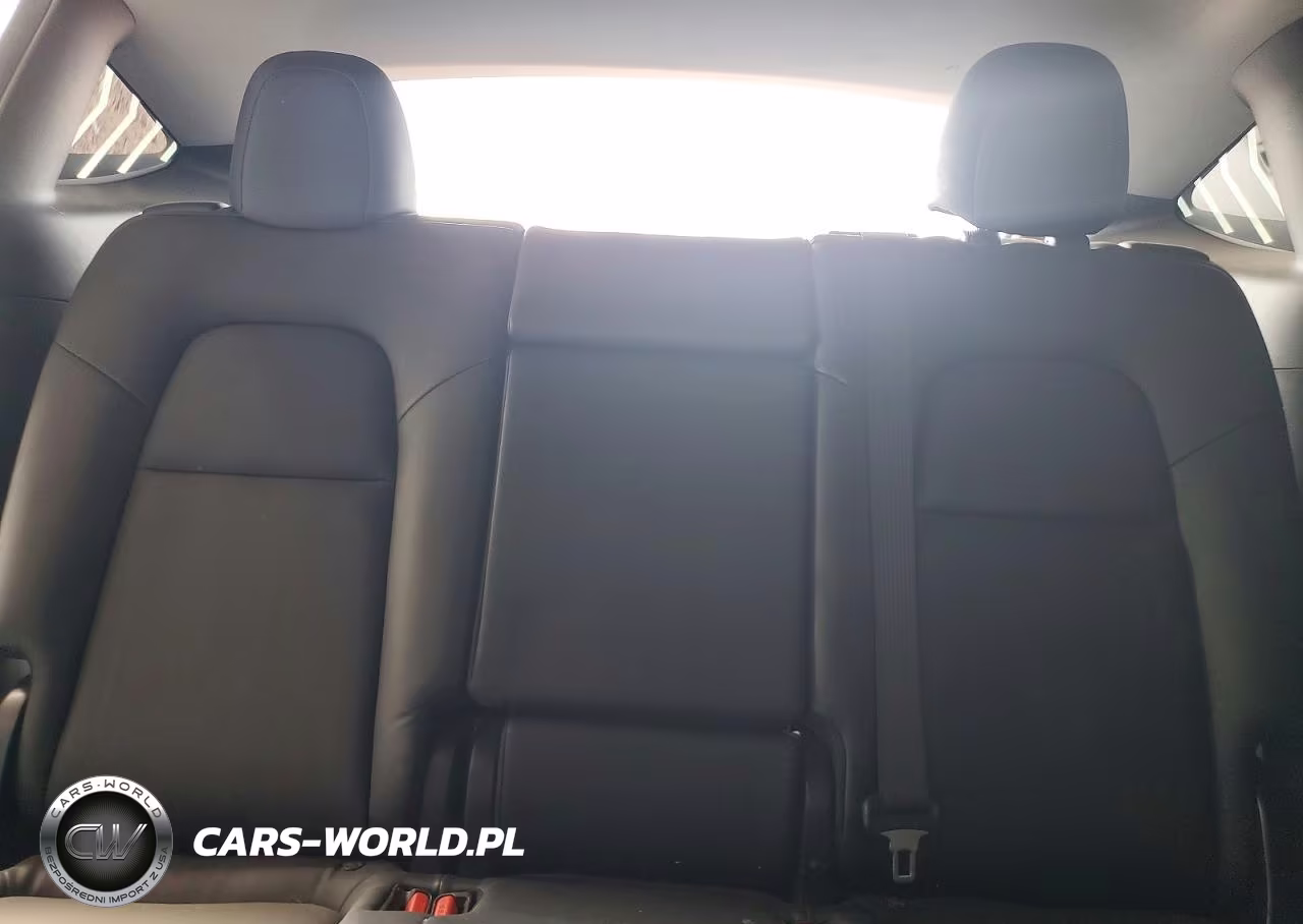 2020 Tesla Model Y VIN:5YJYGDEE0LF010317 - 10