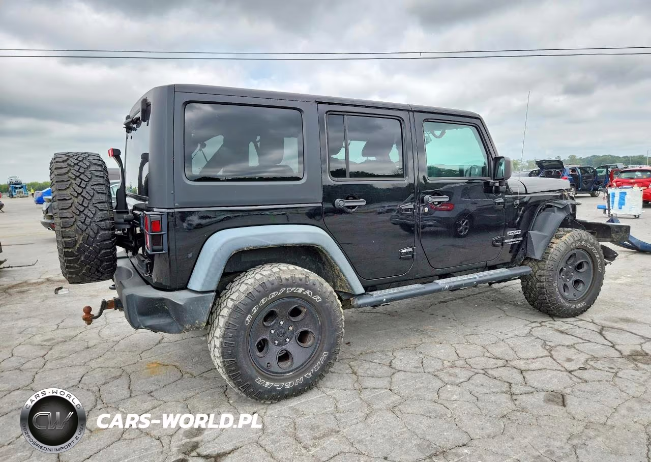 2013 Jeep Wrangler Unlimited Sport VIN:1C4BJWDG8DL703155 - 3