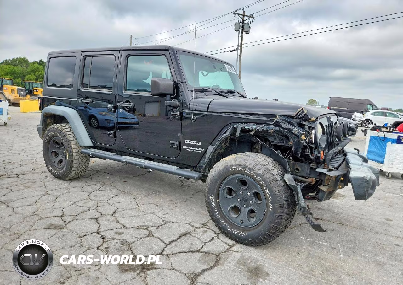2013 Jeep Wrangler Unlimited Sport VIN:1C4BJWDG8DL703155 - 4
