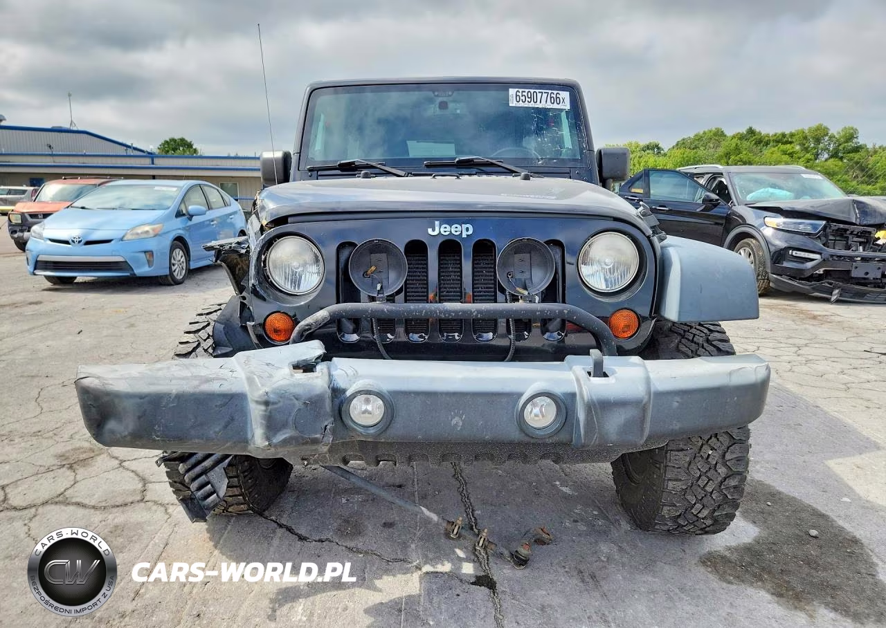 2013 Jeep Wrangler Unlimited Sport VIN:1C4BJWDG8DL703155 - 5