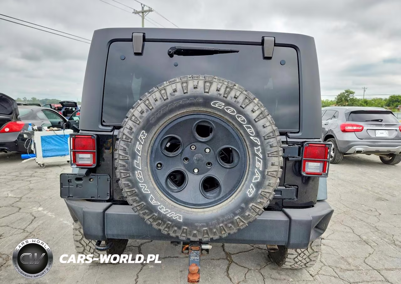 2013 Jeep Wrangler Unlimited Sport VIN:1C4BJWDG8DL703155 - 6