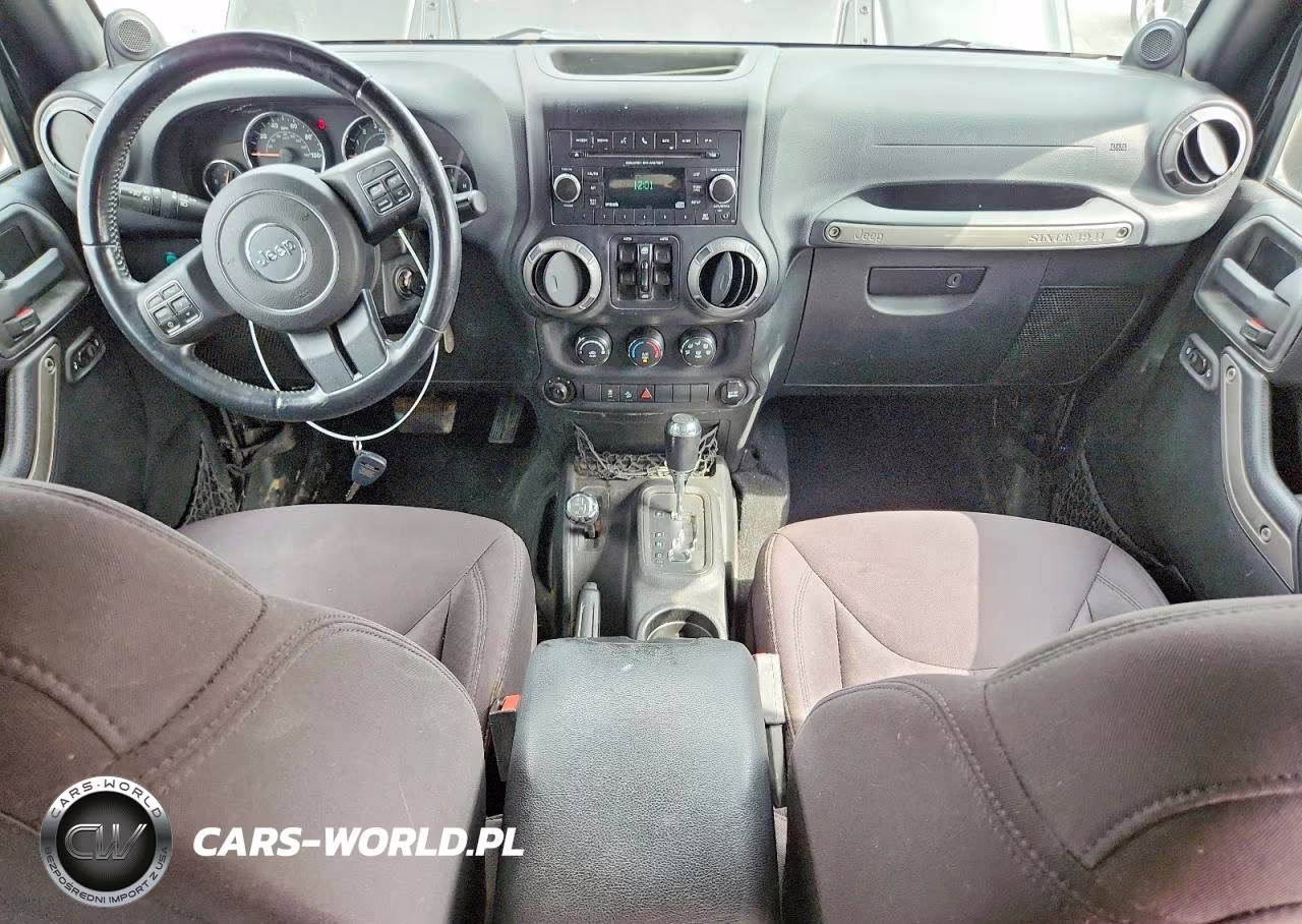 2013 Jeep Wrangler Unlimited Sport VIN:1C4BJWDG8DL703155 - 8