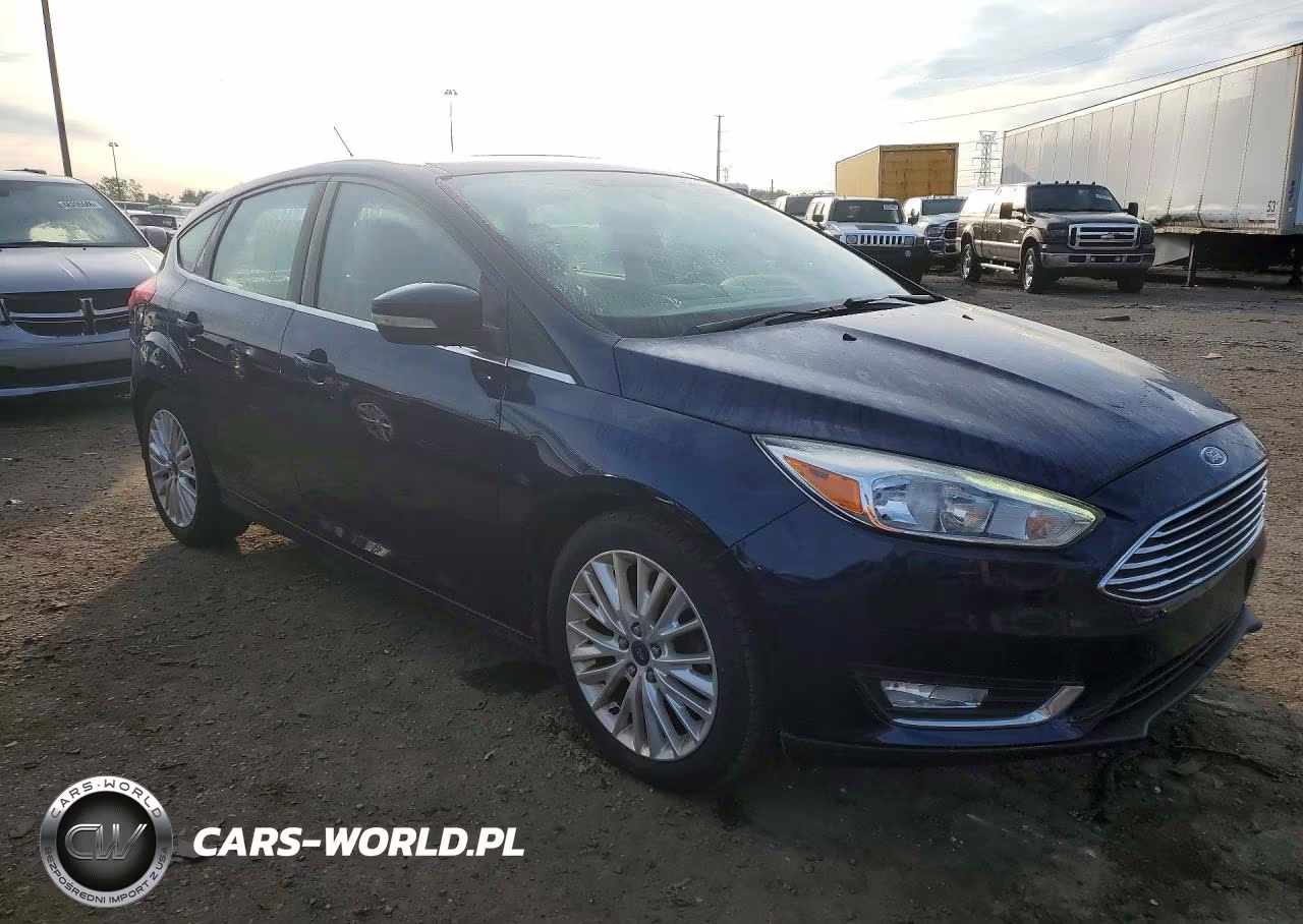 2017 Ford Focus Titanium VIN:1FADP3N23HL333995 - 4