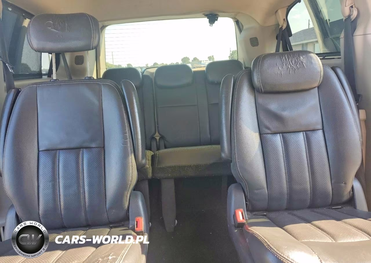 2010 Chrysler Town & Country Touring VIN:2A4RR5D11AR293339 - 10