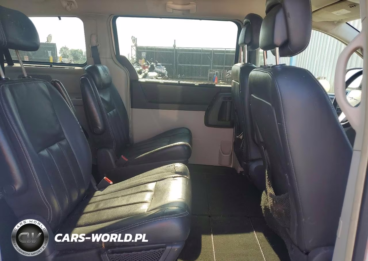 2010 Chrysler Town & Country Touring VIN:2A4RR5D11AR293339 - 11