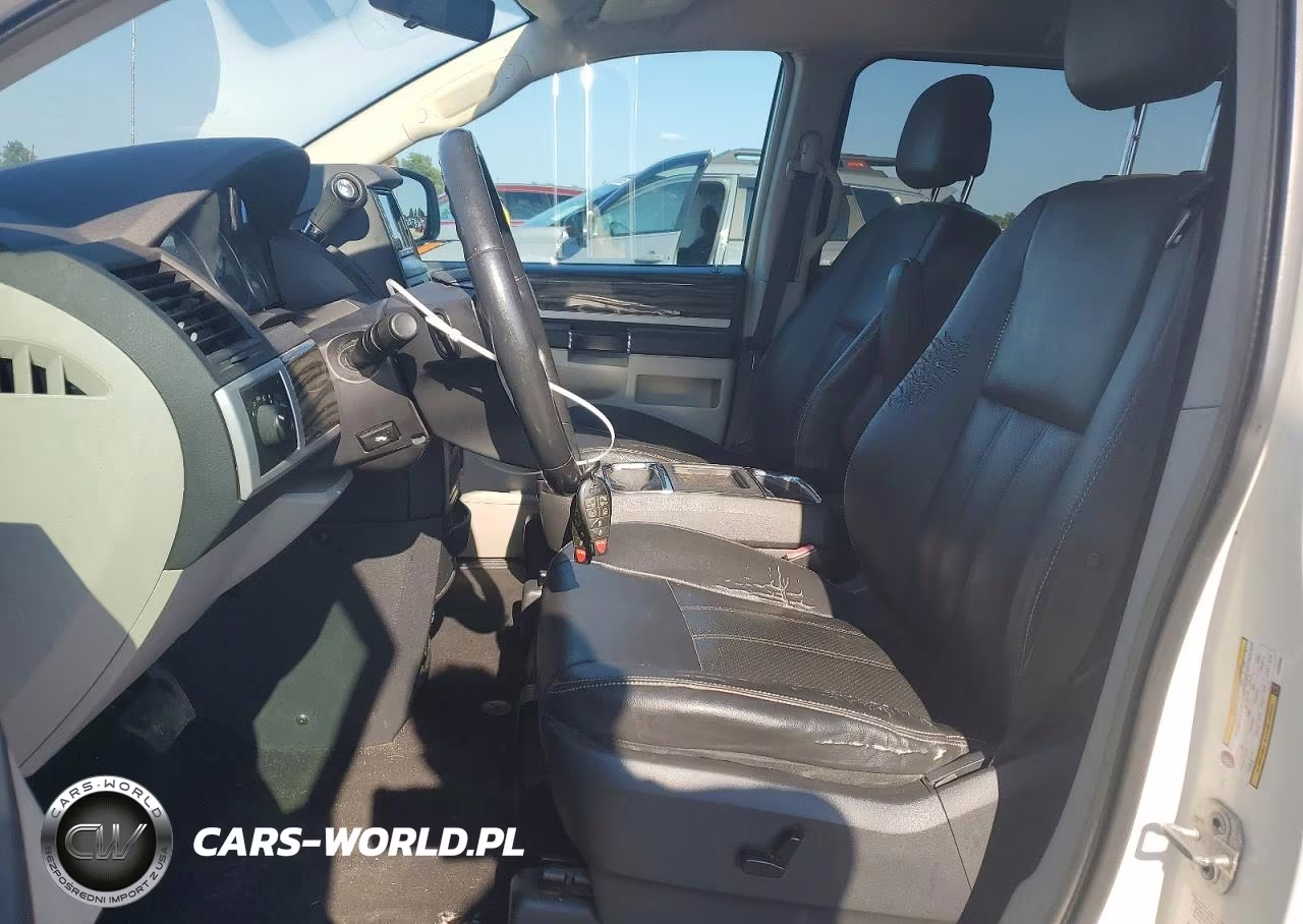 2010 Chrysler Town & Country Touring VIN:2A4RR5D11AR293339 - 7