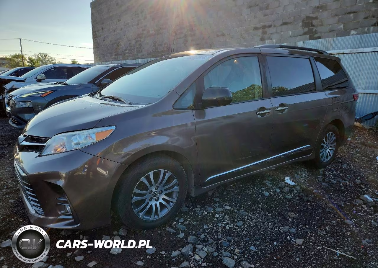 2018 Toyota Sienna Xle 8-Passenger – zdjęcie 1 z 13