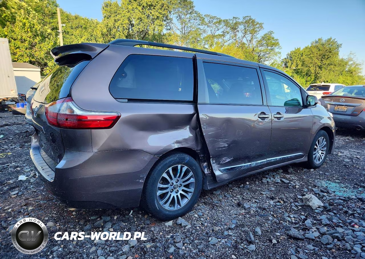 2018 Toyota Sienna Xle 8-Passenger VIN:5TDYZ3DC5JS942557 - 3