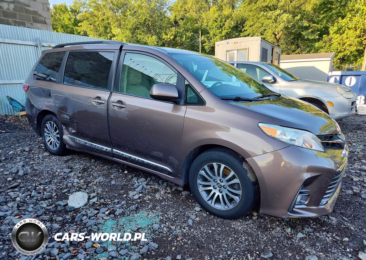2018 Toyota Sienna Xle 8-Passenger VIN:5TDYZ3DC5JS942557 - 4