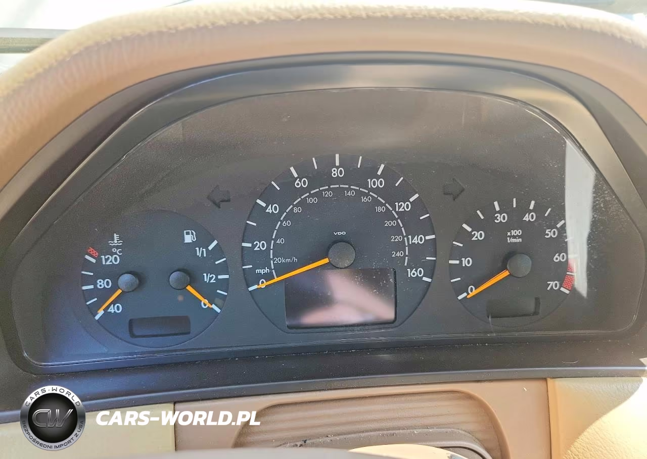 2001 Mercedes-Benz E 320 VIN:WDBJF65J81B244409 - 9