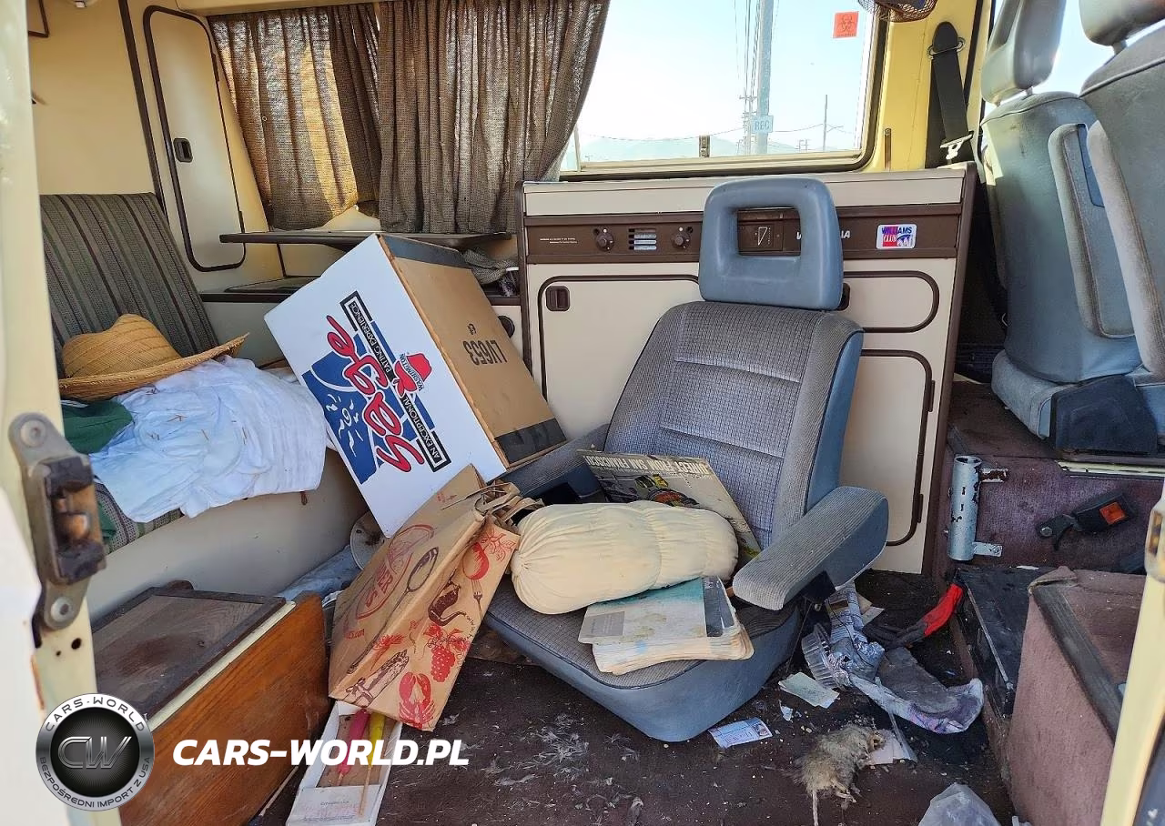1982 Volkswagen Vanagon Campmobile VIN:WV2ZG0252CH033312 - 11