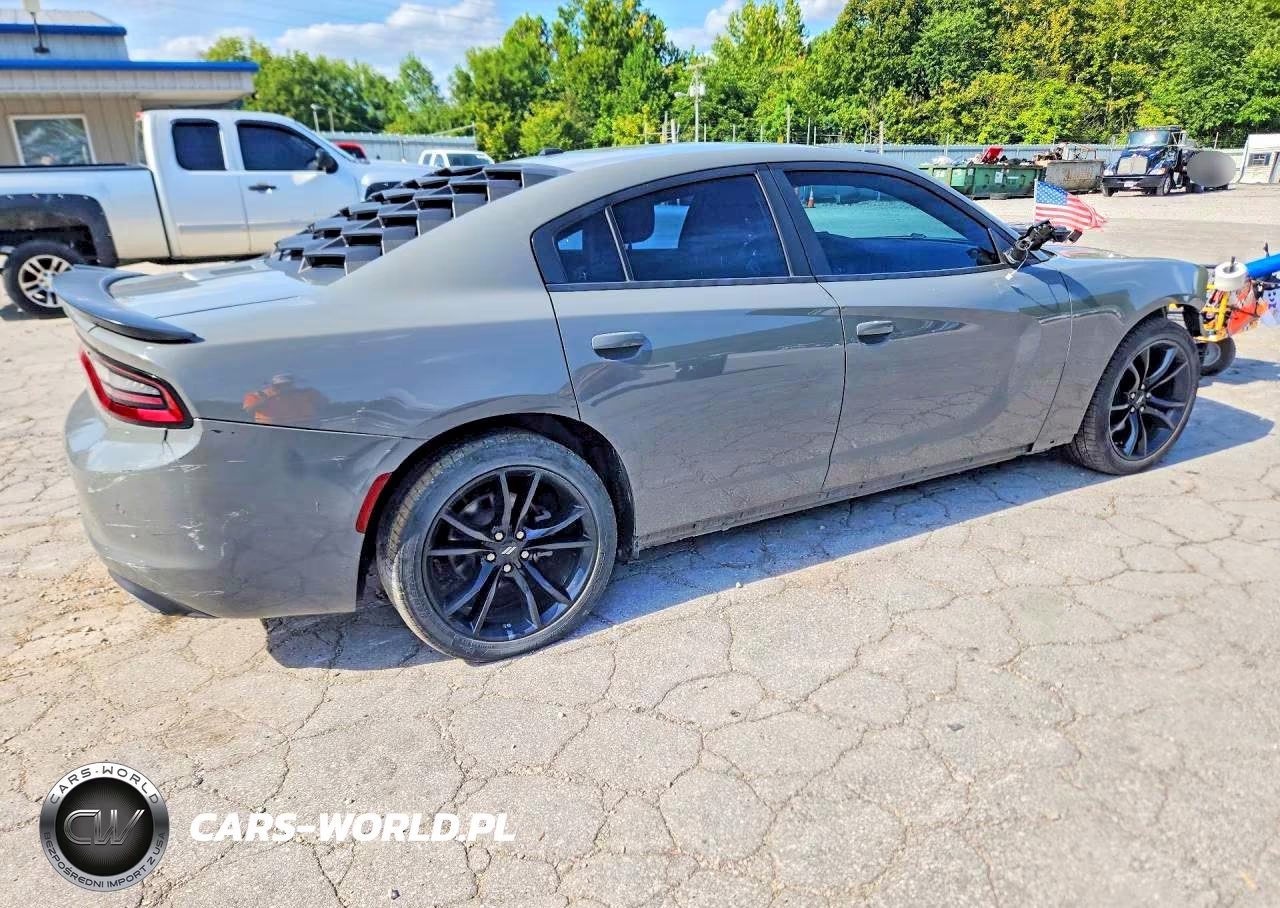 2018 Dodge Charger Sxt VIN:2C3CDXBG2JH281451 - 3