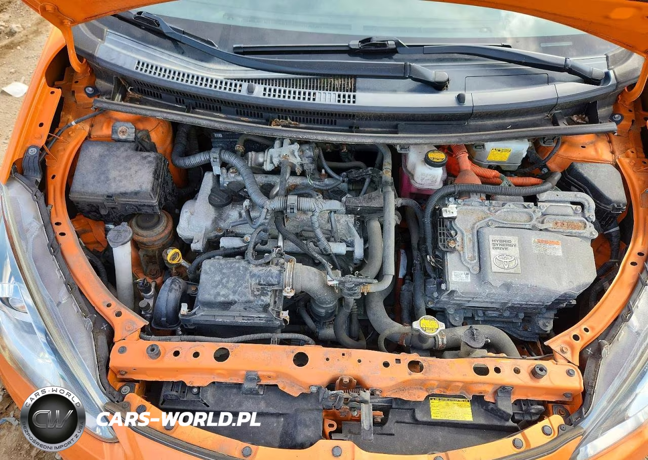 2015 Toyota Prius C Three VIN:JTDKDTB3XF1089018 - 11