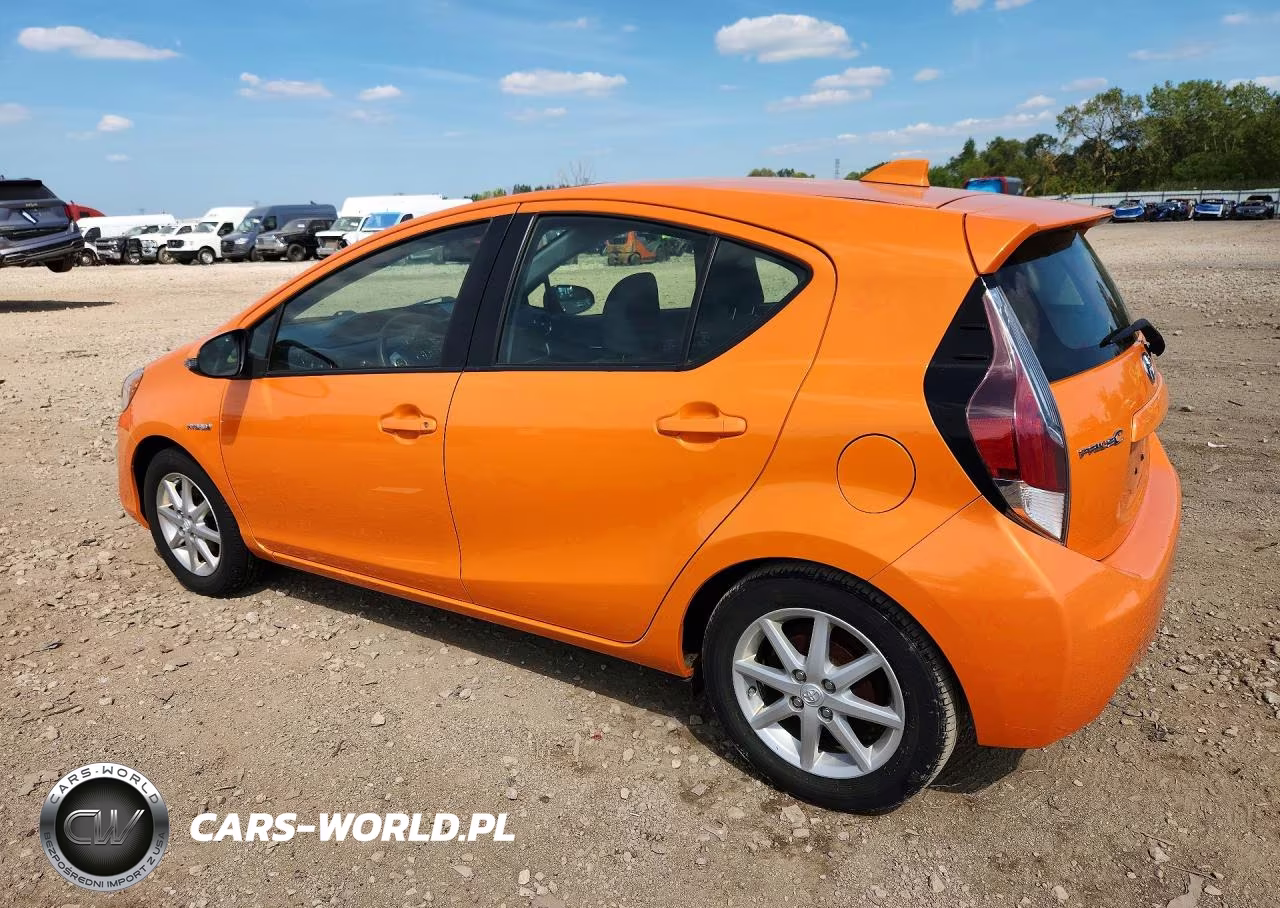 2015 Toyota Prius C Three VIN:JTDKDTB3XF1089018 - 2