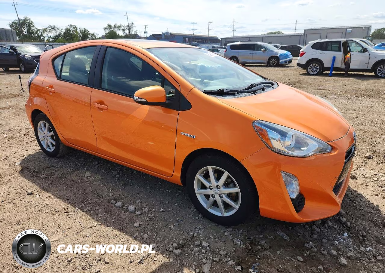 2015 Toyota Prius C Three VIN:JTDKDTB3XF1089018 - 4
