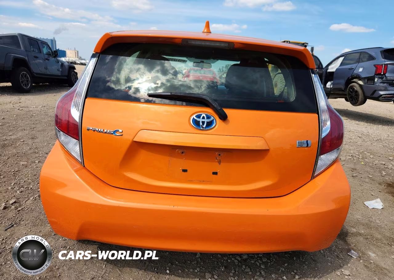 2015 Toyota Prius C Three VIN:JTDKDTB3XF1089018 - 6
